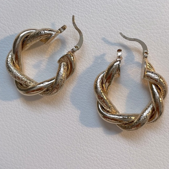 Gold plated chunky hoop earrings - Picture 2 of 2